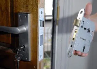 Fort Lauderdale Lock And Safe Fort Lauderdale, FL 954-366-2157 - 6a-Locks-Replace